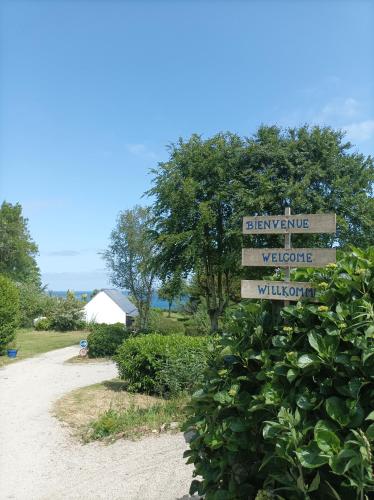 un panneau indiquant l'entrée d'un parc animalier dans l'établissement Les Hortensias grande tente familiale 2 chambres et séjour sur camping familial près des plages, à Plestin-les-Grèves