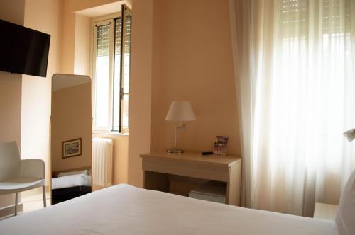 A bed or beds in a room at Villa Riari Garden