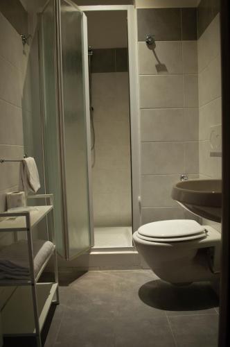 a bathroom with a shower and a toilet and a sink at Villa Riari Garden in Rome