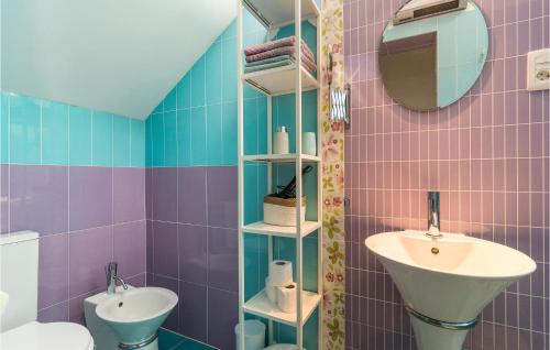 Koupelna v ubytování Lovely Home In Poljica With Jacuzzi
