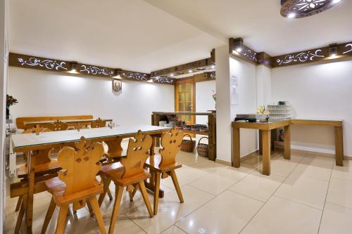 a dining room with wooden chairs and a table at Willa u Renaty - Widok na Giewont in Zakopane