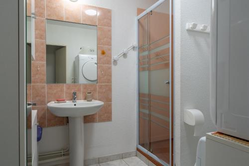 a bathroom with a sink and a shower at Le Chemin du bois - Proche station de ski in Saint-Laurent-en-Grandvaux
