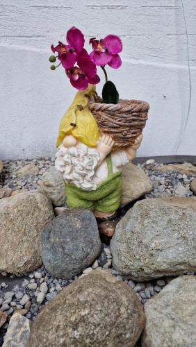 a vase with flowers on top of some rocks at Chalet-Daheim-Fiesch 3,5-Zimmerwohnung in Fiesch