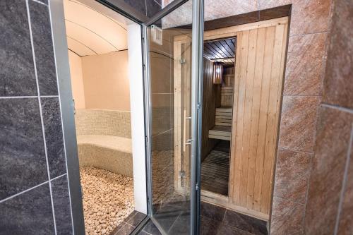 a shower with a glass door in a room at Caybeach Sun in Playa Blanca