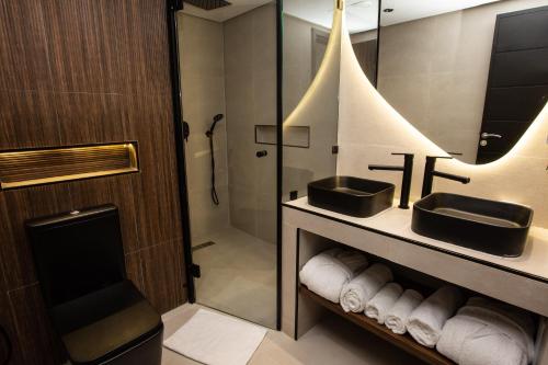 a bathroom with two sinks and a shower at Le M Hôtel in Rabat