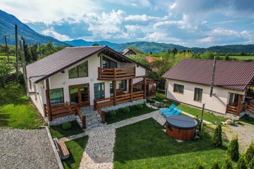 an aerial view of a house with a backyard at Green Hill Resort in Zărneşti