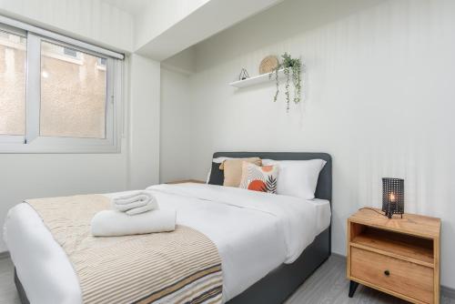 Postel nebo postele na pokoji v ubytování Amore 2-BR Apt By Finikoudes