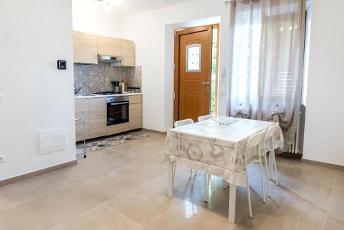 Gallery image of A30 - Poggio, nuovo bilocale con giardino in Poggio