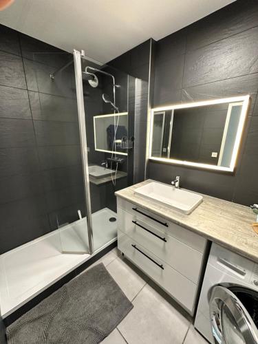 A Room - Une chambre dans un appartement meublé et équipé - Clinique de la Sauvegarde - location courte durée