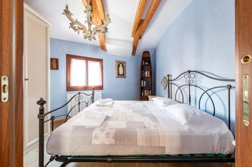 GuestHost - Casa del Mandolino - Cozy Apt near the Station! photo 17