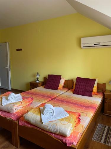 Ένα ή περισσότερα κρεβάτια σε δωμάτιο στο Vila de lux