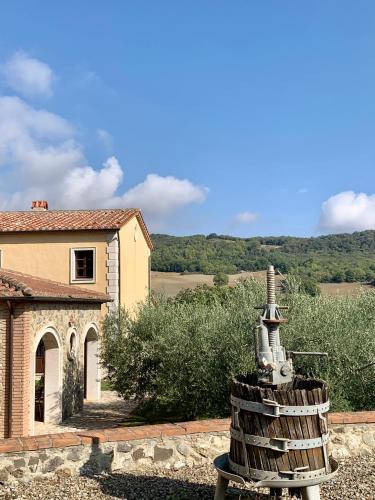 a view of a house and a building at Podere le Mulina in Castiglione dʼOrcia