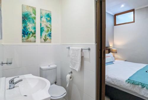 Ballito Bay Holiday Apartment tesisinde bir banyo