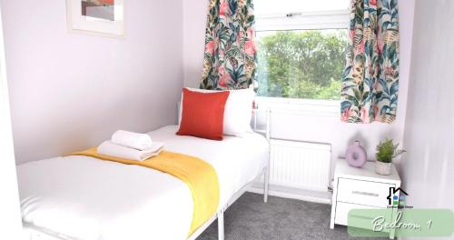 a small bedroom with a bed and a window at 4-5 Bedroom House Garden Lots of Parking 15 min to city Close to motorway in Girton