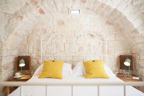 Ένα ή περισσότερα κρεβάτια σε δωμάτιο στο Trullo Delori with infinity Pool