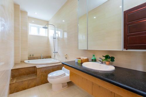 a bathroom with a sink and a toilet and a tub at Lê Ngọc Hân in Vung Tau