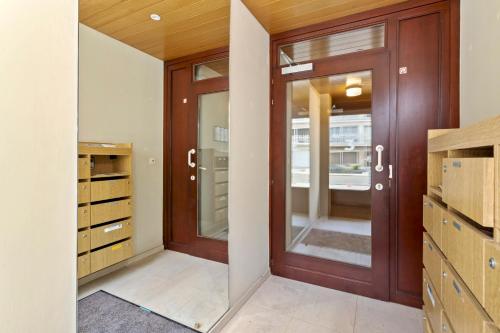 a walk in closet with a wooden door at Ruytingen C2 in Wenduine
