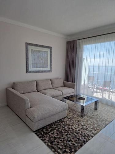 Photo de la galerie de l'établissement Luxury 2-Bedroom Flat at the Seafront: Unforgettable Stay Near Monaco!, à Cap d'Ail