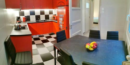 The Traditional Athenian house for 6, near metro