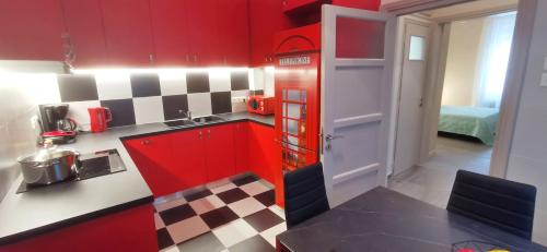 The Traditional Athenian house for 6, near metro