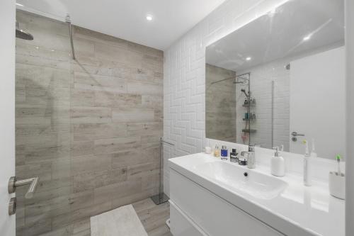 Silver Lux Studio 2 - City Center by HD PROPERTIES