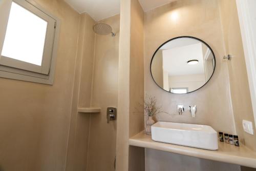 Salle de bains dans l'établissement Maeva Suites Santorini