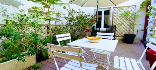 My flat with terrasse in Avignon! Disney Prime vidéo