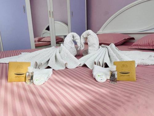 Postel nebo postele na pokoji v ubytování Lavender Luxury Apartment
