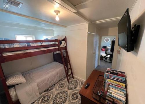 a small room with two bunk beds and a television at Grand Canyon Cabin, Breathtaking sunsets/sunrises!! in Valle