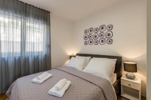 Posteľ alebo postele v izbe v ubytovaní Madrugada Apartments