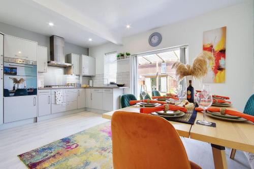 a kitchen and dining room with a table and chairs at SeaEsta Stays -Game Room&VR &EV point in Bournemouth