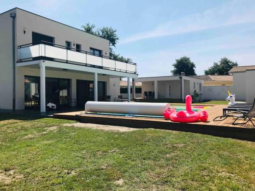 Πισίνα στο ή κοντά στο Villa Pauline # Médoc