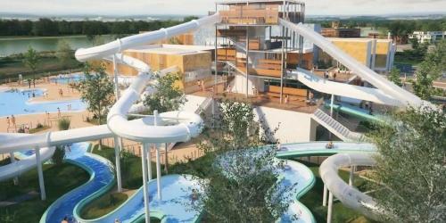 une image d'un parc aquatique avec une montagne à rouleaux dans l'établissement Chez Chris, à Libourne