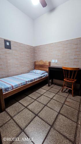 Una cama o camas en una habitación de HOTEL AMAZ