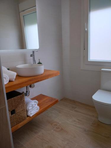 a bathroom with a sink and a toilet at Piso en Laracha inicio Costa da Morte in Laracha