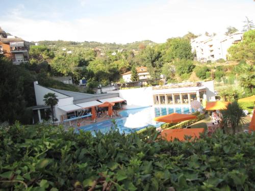 Вид на басейн у Homely Rapallo або поблизу