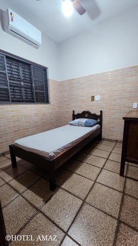 Una cama o camas en una habitación de HOTEL AMAZ