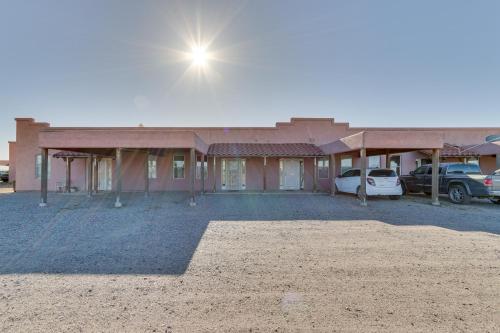 Galería fotográfica de Eloy Retreat with Pool Access and Central AandC! en Eloy