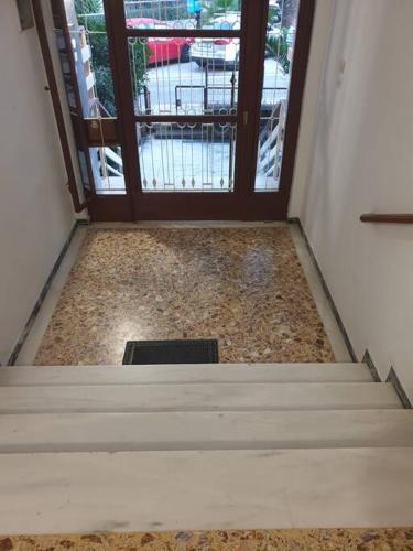 Rooftop Studio Apt - 5 Min Walk to Holargos Metro