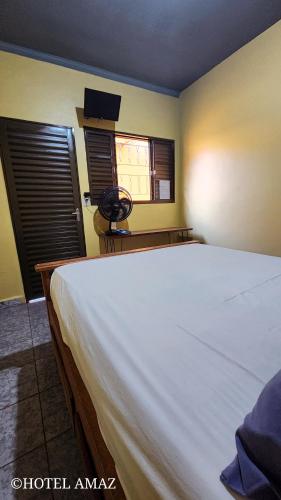Una cama o camas en una habitación de HOTEL AMAZ