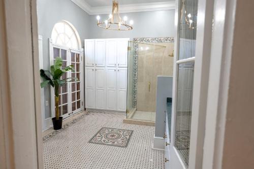 Ένα μπάνιο στο Delight House