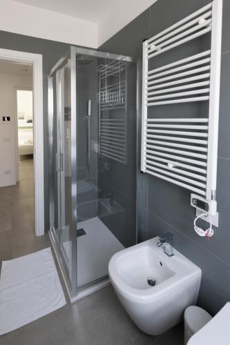 Bilik mandi di Residence Locatelli