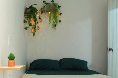 a bedroom with a bed and a wreath on the wall at Nativo House amplio y acogedo in Medellín