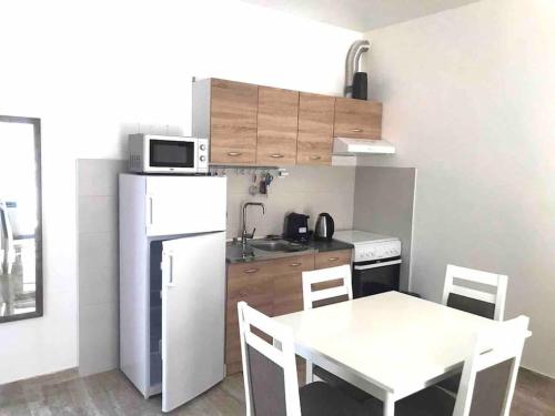Dapur atau dapur kecil di New Comfortable Apartment in Bijela - Appart numéro 2