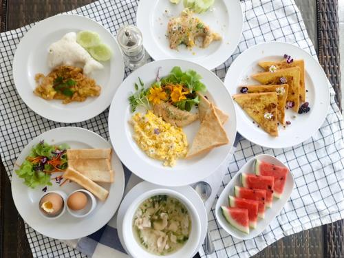 a group of plates of food on a table at Kanchanaburi City Hotel in Kanchanaburi