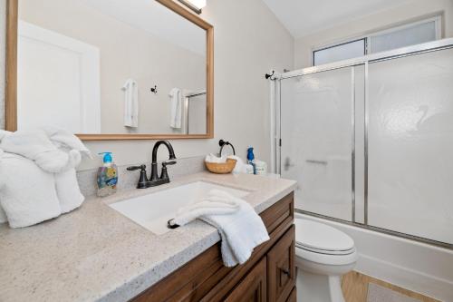 a bathroom with a sink and a shower at Casa de Campo - Beautiful mountain home equipped with everything you need for a relaxing getaway! in Big Bear City
