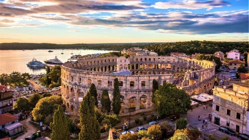 Pula Petra City