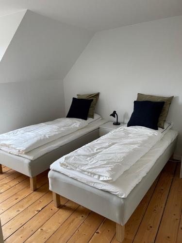Postel nebo postele na pokoji v ubytování Two Bedroom Apartment In Aalborg, Danmarksgade 65