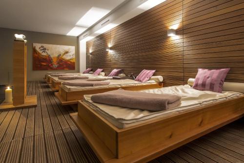 Alpin Art & Spa Hotel Naudererhof Superiorにあるベッド