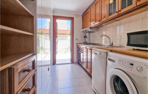 Beach Front Home In Torrevieja With Wifi